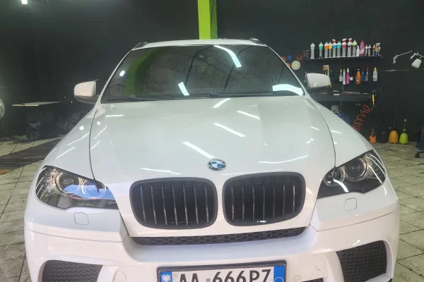 Makina ne shitje ne Tirane, BMW, 2010 Diesel,Kambio Automatik Pagesa 8,500  Euro.