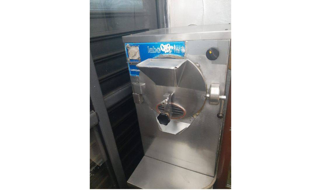 Shitet Frigoriferi dhe makineria