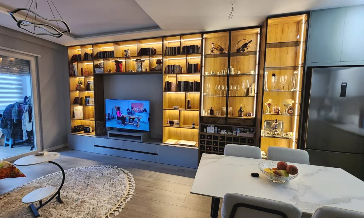 Appartamento in vendita a Tirana 2+1, Arredato