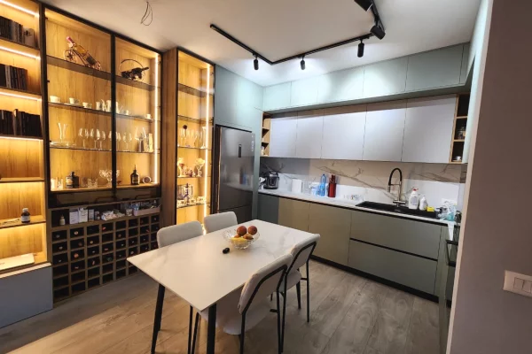 Appartamento in vendita a Tirana 2+1, Arredato