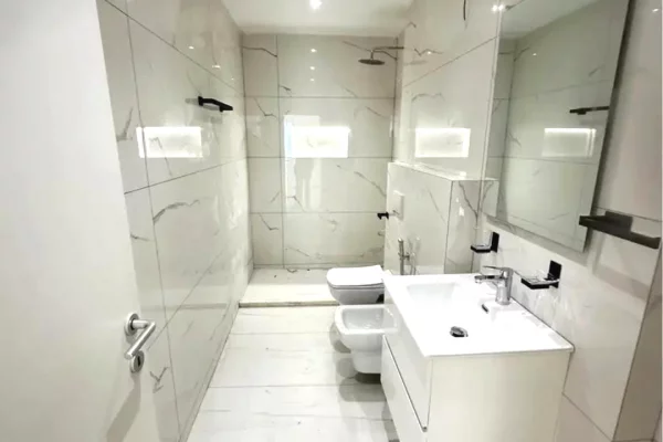 Appartamento in vendita a Tirana 2+1, Arredato