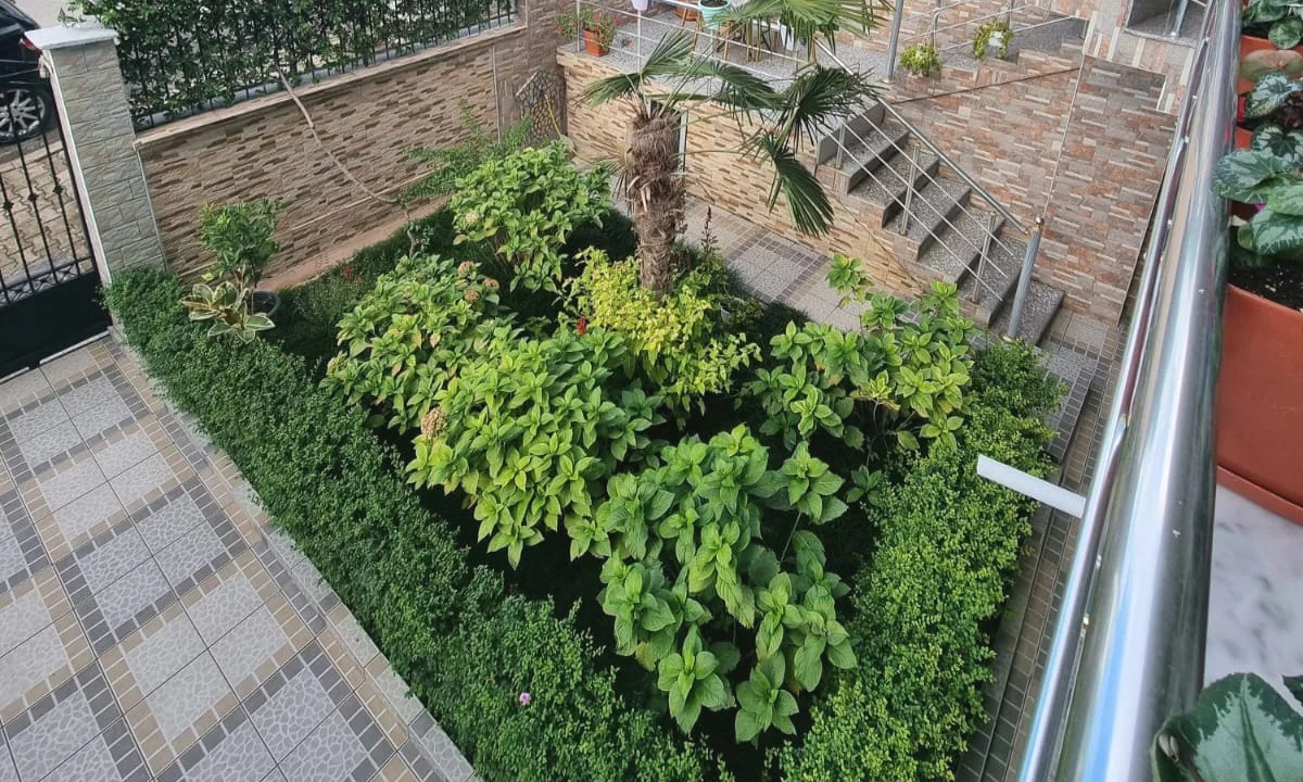 Shtepi ne shitje Shtepi Private ne Tirane, 4+1, Mobilimi E mobiluar, Pagesa 300,000  Euro.