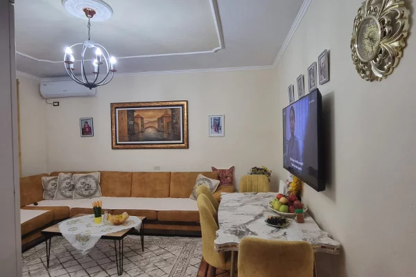 Shtepi ne shitje Shtepi Private ne Tirane, 4+1, Mobilimi E mobiluar, Pagesa 300,000  Euro.