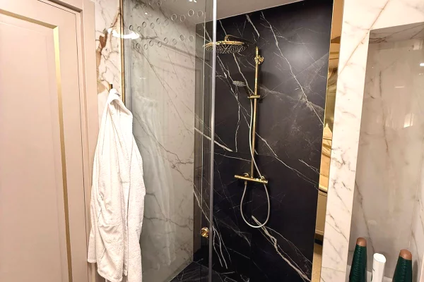 Shtepi ne shitje Apartament ne Tirane, 2+1, Mobilimi E mobiluar, Pagesa 900,000  Euro.