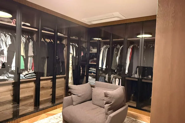 Shtepi ne shitje Apartament ne Tirane, 2+1, Mobilimi E mobiluar, Pagesa 900,000  Euro.