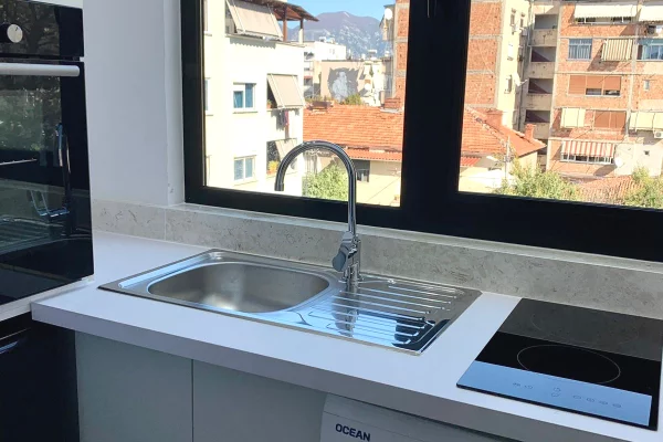 Shtepi ne shitje Apartament ne Tirane, Garsoniere, Mobilimi E mobiluar, Pagesa 140,000  Euro.