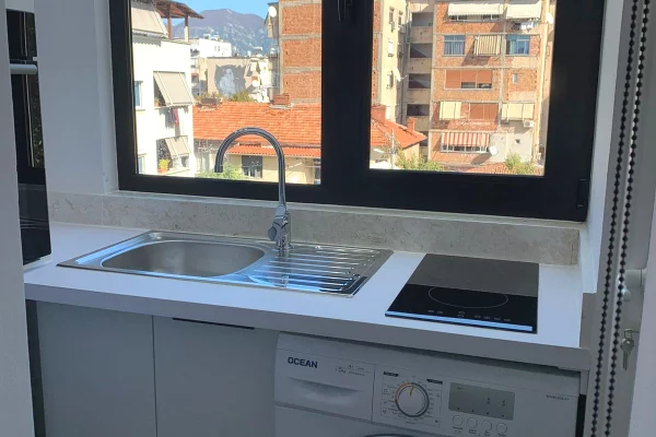 Shtepi ne shitje Apartament ne Tirane, Garsoniere, Mobilimi E mobiluar, Pagesa 140,000  Euro.