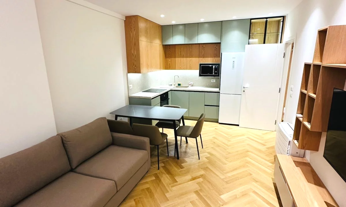 Shtepi me qera Apartament ne Tirane, 2+1, Mobilimi E mobiluar, Pagesa 1,000  Euro.