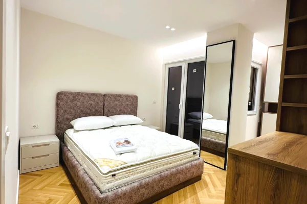 Shtepi me qera Apartament ne Tirane, 2+1, Mobilimi E mobiluar, Pagesa 1,000  Euro.
