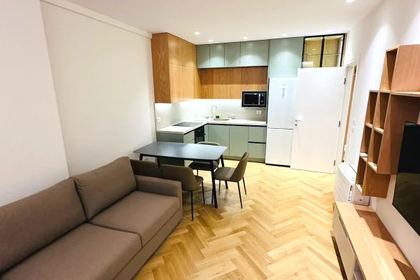 Shtepi me qera Apartament ne Tirane, 2+1, Mobilimi E mobiluar, Pagesa 1,000  Euro.