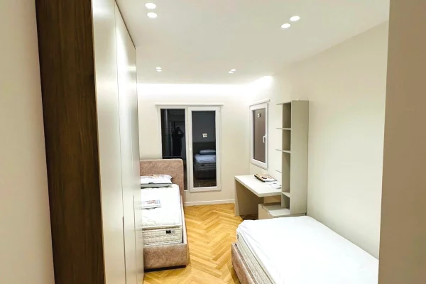 Shtepi me qera Apartament ne Tirane, 2+1, Mobilimi E mobiluar, Pagesa 1,000  Euro.