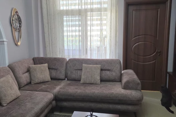 Shitet apartament 2+1 , Rruga Ferit Xhajko, prane stacionit te Trenit