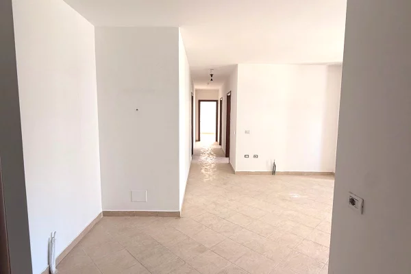 Shtepi ne shitje Apartament ne Tirane, 3+1, Mobilimi Bosh, pa mobiluar, Pagesa 230,000  Euro.