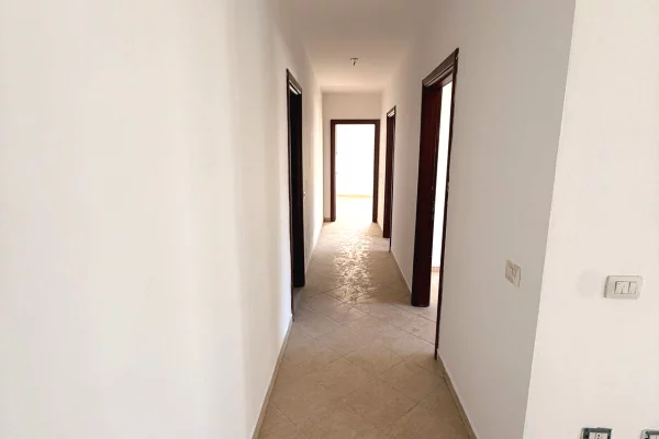 Shtepi ne shitje Apartament ne Tirane, 3+1, Mobilimi Bosh, pa mobiluar, Pagesa 230,000  Euro.