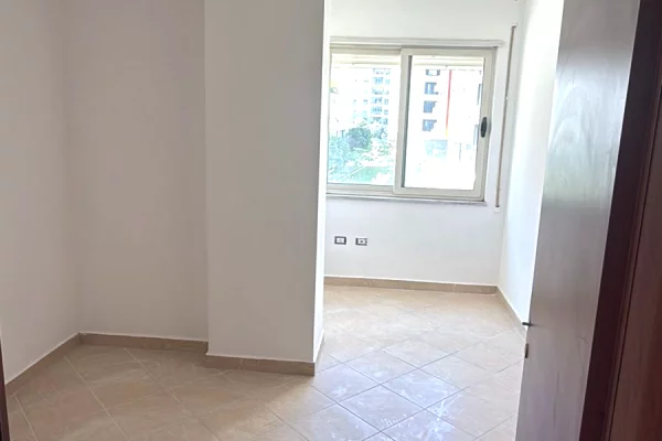 Shtepi ne shitje Apartament ne Tirane, 3+1, Mobilimi Bosh, pa mobiluar, Pagesa 230,000  Euro.