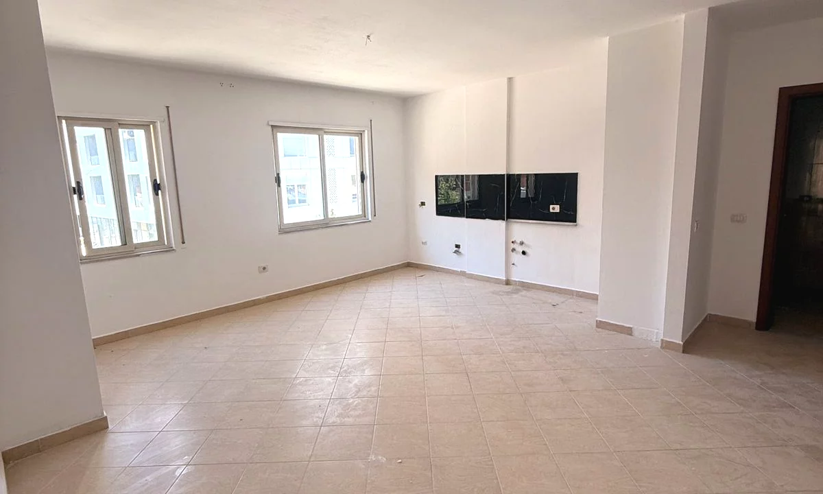 Shtepi ne shitje Apartament ne Tirane, 3+1, Mobilimi Bosh, pa mobiluar, Pagesa 230,000  Euro.