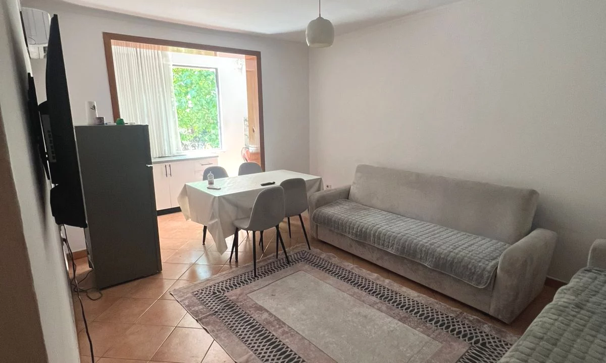 Shtepi me qera Apartament ne Tirane, 2+1, Mobilimi E mobiluar, Pagesa 55,000  Leke.