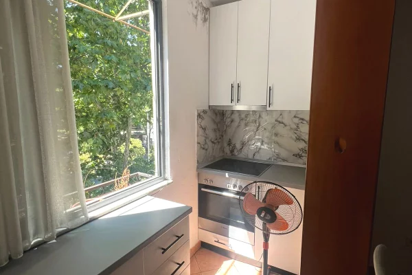 Shtepi me qera Apartament ne Tirane, 2+1, Mobilimi E mobiluar, Pagesa 55,000  Leke.