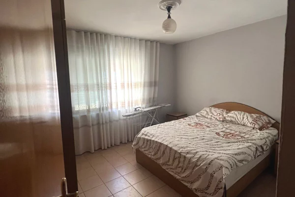 Shtepi me qera Apartament ne Tirane, 2+1, Mobilimi E mobiluar, Pagesa 55,000  Leke.