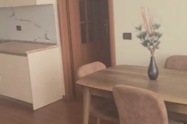 Shtepi me qera Apartament ne Tirane, 2+1, Mobilimi E mobiluar, Pagesa 70,000  Leke.