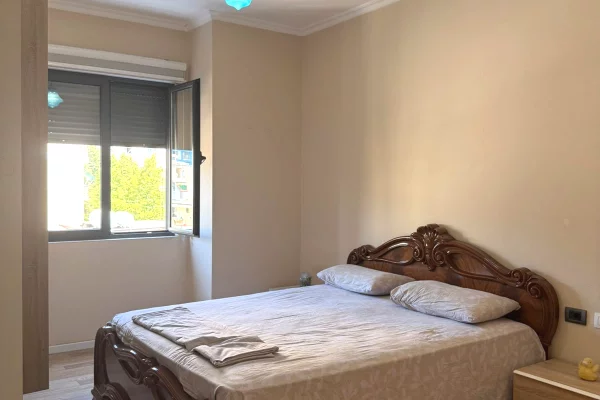 Shtepi me qera Apartament ne Tirane, 2+1, Mobilimi E mobiluar, Pagesa 50,000  Leke.