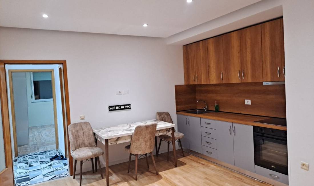 Shtepi me qera Apartament ne Tirane, 2+1, Mobilimi E mobiluar, Pagesa 60,000  Leke.