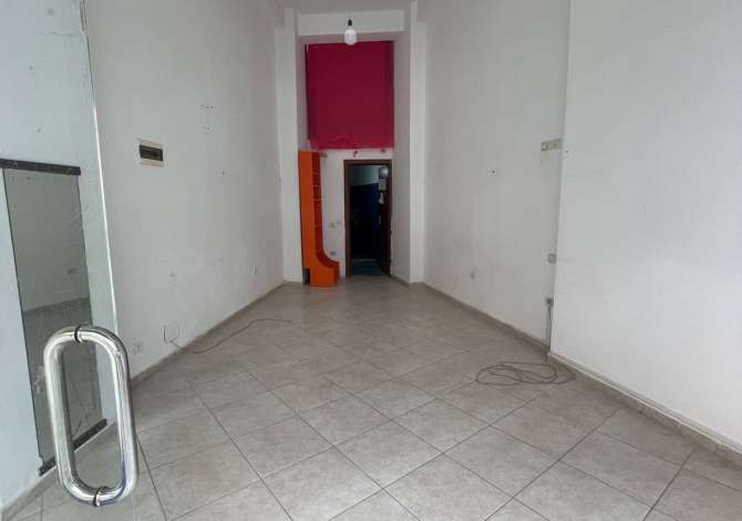 Business Property for Rent 3+1 in Tirana - 30,000 Leke