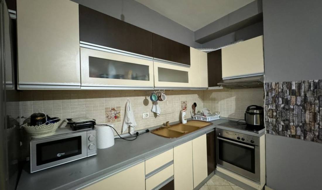 Shtepi me qera Apartament ne Tirane, 1+1, Mobilimi E mobiluar, Pagesa 400  Euro.