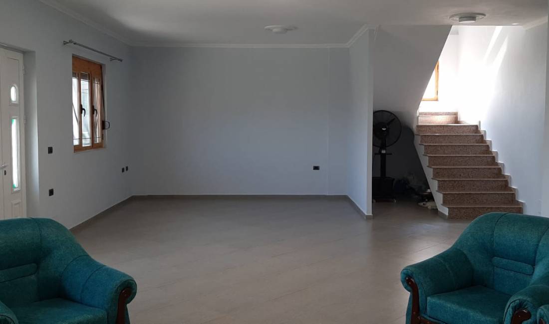 Shtepi me qera Vila Luksoze ne Tirane, 7+1, Mobilimi E mobiluar, Pagesa 3,500  Euro.