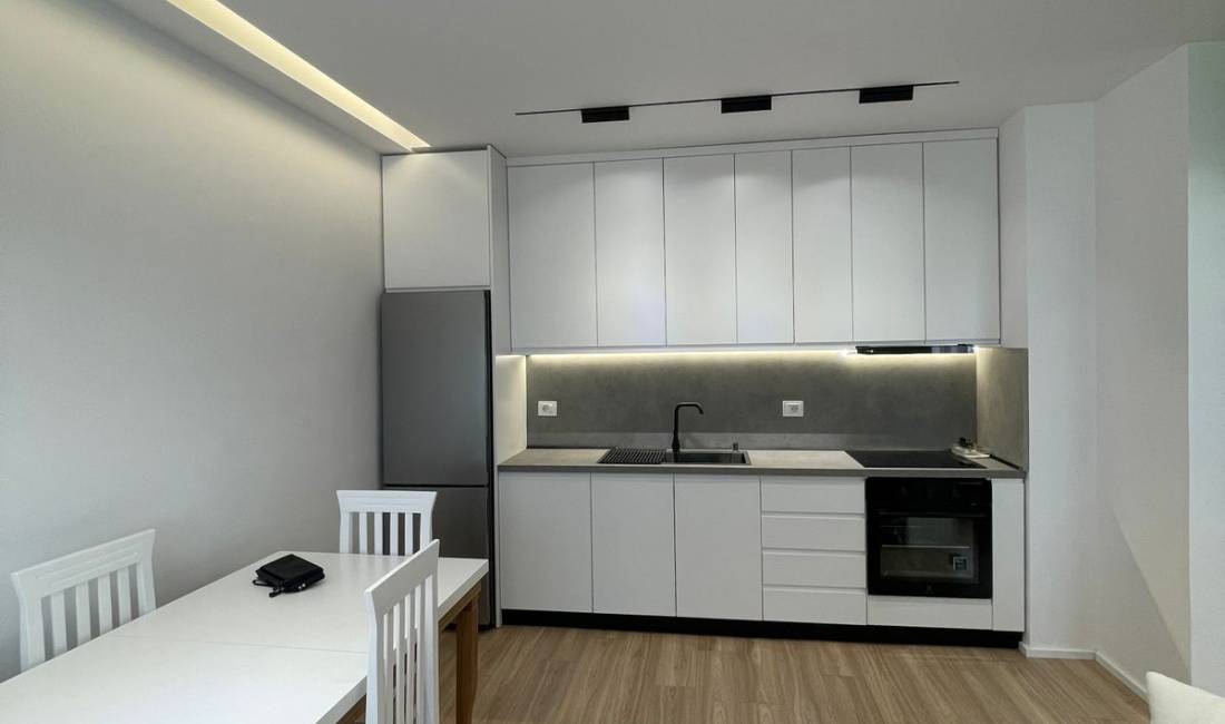 Appartamento in affitto a Tirana 2+1, Arredato