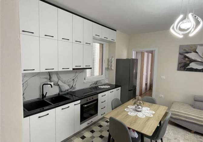 Shtepi me qera Apartament ne Tirane, 2+1, Mobilimi E mobiluar, Pagesa 650  Euro.