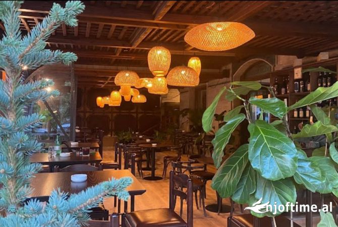 Shitet biznesi, prane Gardes