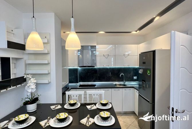 Shtepi ne shitje Apartament ne Tirane, 2+1, Mobilimi E mobiluar, Pagesa 145,000  Euro.