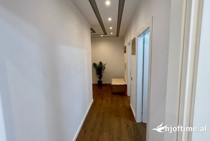 Shtepi ne shitje Apartament ne Tirane, 2+1, Mobilimi E mobiluar, Pagesa 145,000  Euro.