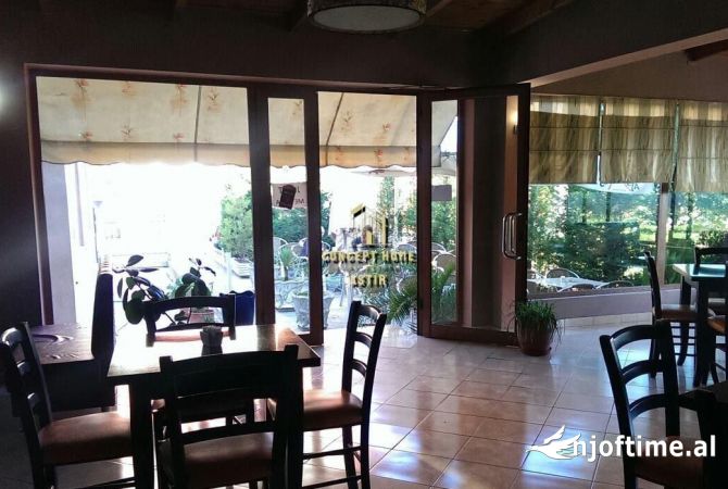 Ambiente Commerciale in Affitto 4+1 a Tirana - 400 Euro