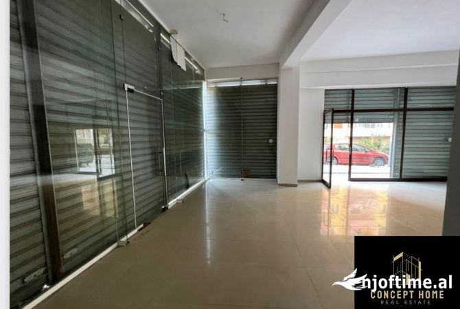Ambiente Commerciale in Affitto 1+1 a Tirana - 1,000 Euro