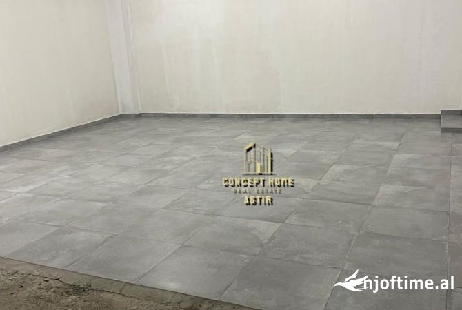 Ambiente Commerciale in Affitto 4+1 a Tirana - 250 Euro