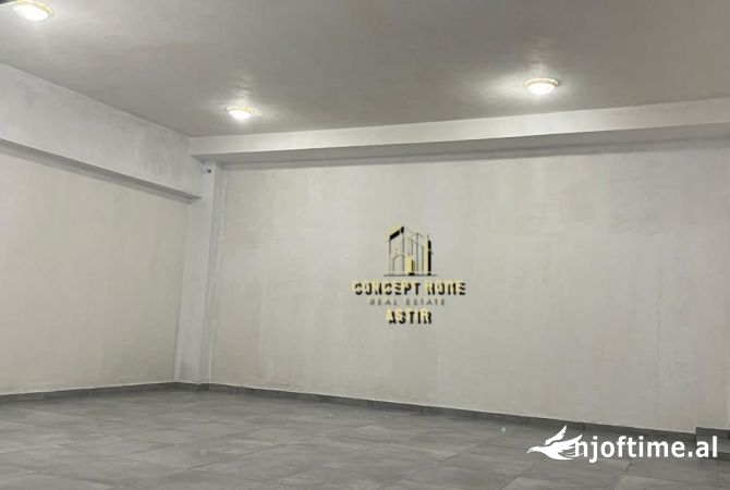 Ambiente Commerciale in Affitto 4+1 a Tirana - 250 Euro
