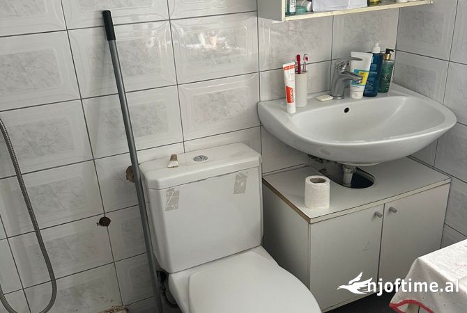 Shtepi me qera Apartament ne Tirane, Garsoniere, Mobilimi E mobiluar, Pagesa 350  Euro.