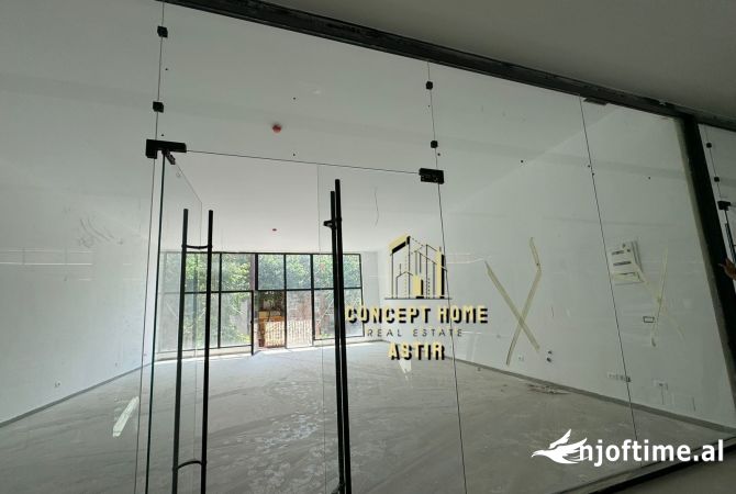 Ambiente Commerciale in Affitto 1+1 a Tirana - 2,800 Euro