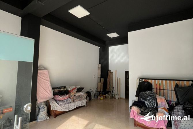 Ambiente Commerciale in Affitto 1+1 a Tirana - 250 Euro