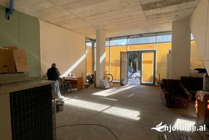 Business Property for Rent 1+1 in Tirana - 3,600 Euro