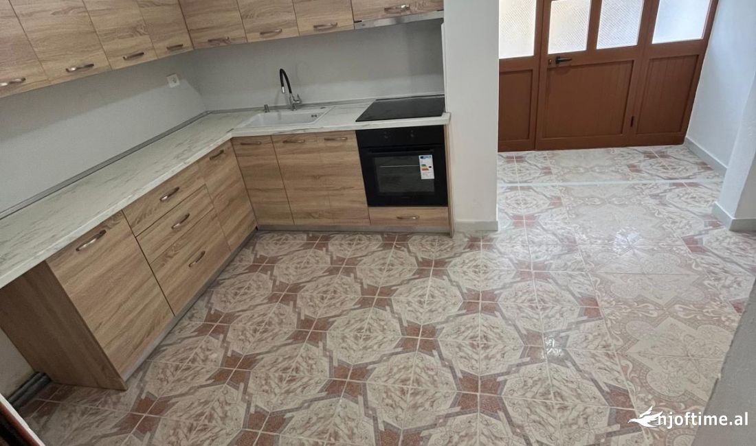 Shtepi me qera Apartament ne Tirane, 1+1, Mobilimi E mobiluar, Pagesa 400  Euro.