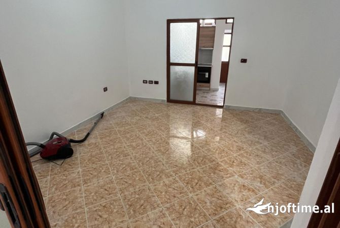 Shtepi me qera Apartament ne Tirane, 1+1, Mobilimi E mobiluar, Pagesa 400  Euro.