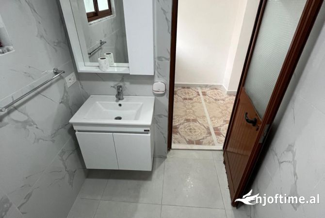 Shtepi me qera Apartament ne Tirane, 1+1, Mobilimi E mobiluar, Pagesa 400  Euro.