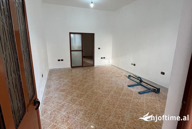Shtepi me qera Apartament ne Tirane, 1+1, Mobilimi E mobiluar, Pagesa 400  Euro.
