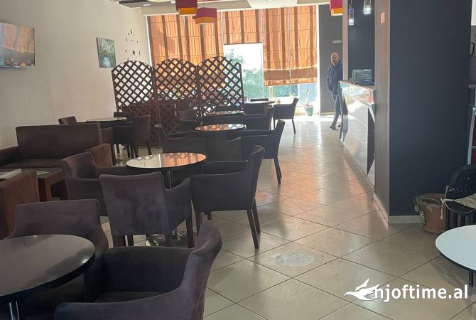 Ambiente Commerciale in Affitto 2+1 a Tirana - 1,000 Euro