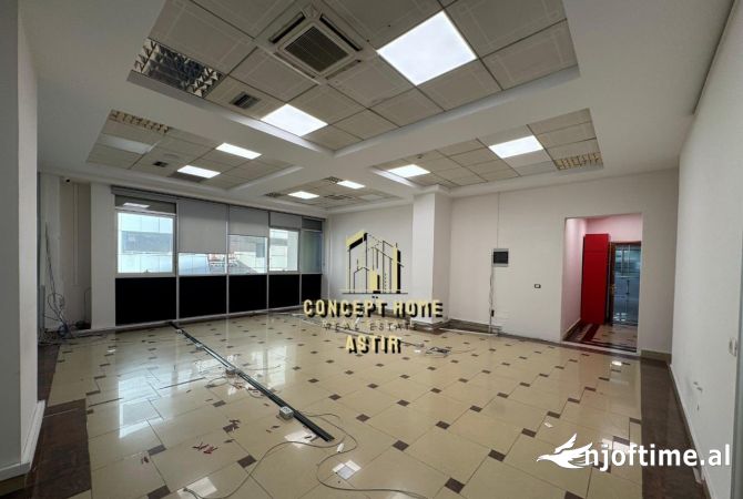 Jepet me qera ambient tek Galeria