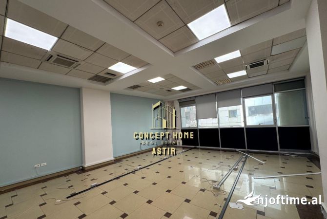 Jepet me qera ambient tek Galeria