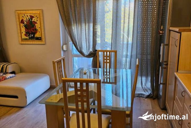 Shtepi me qera Apartament ne Tirane, 2+1, Mobilimi E mobiluar, Pagesa 750  Euro.